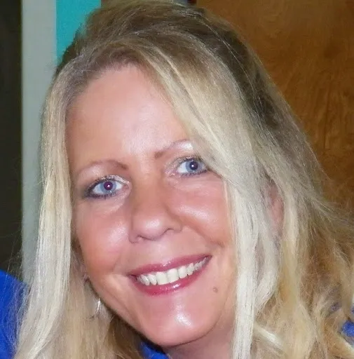 Dee Bucci